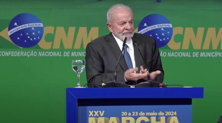 Presidente da Marcha dos Prefeitos critica vaias a Lula
