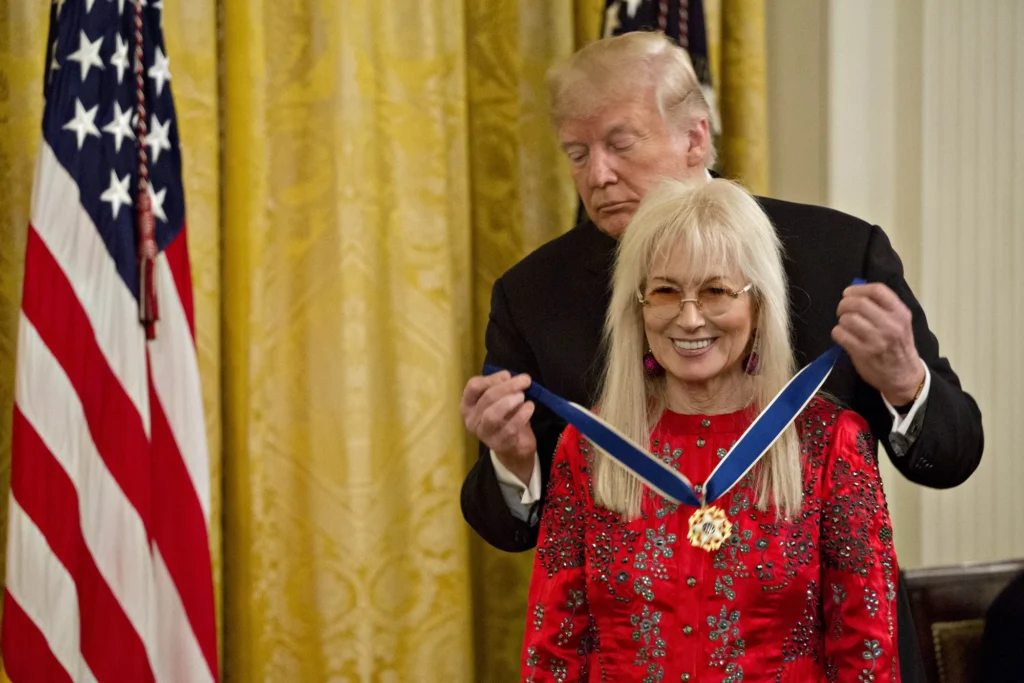 Aliada bilionária de Trump aumenta financiamento em campanha para 2024