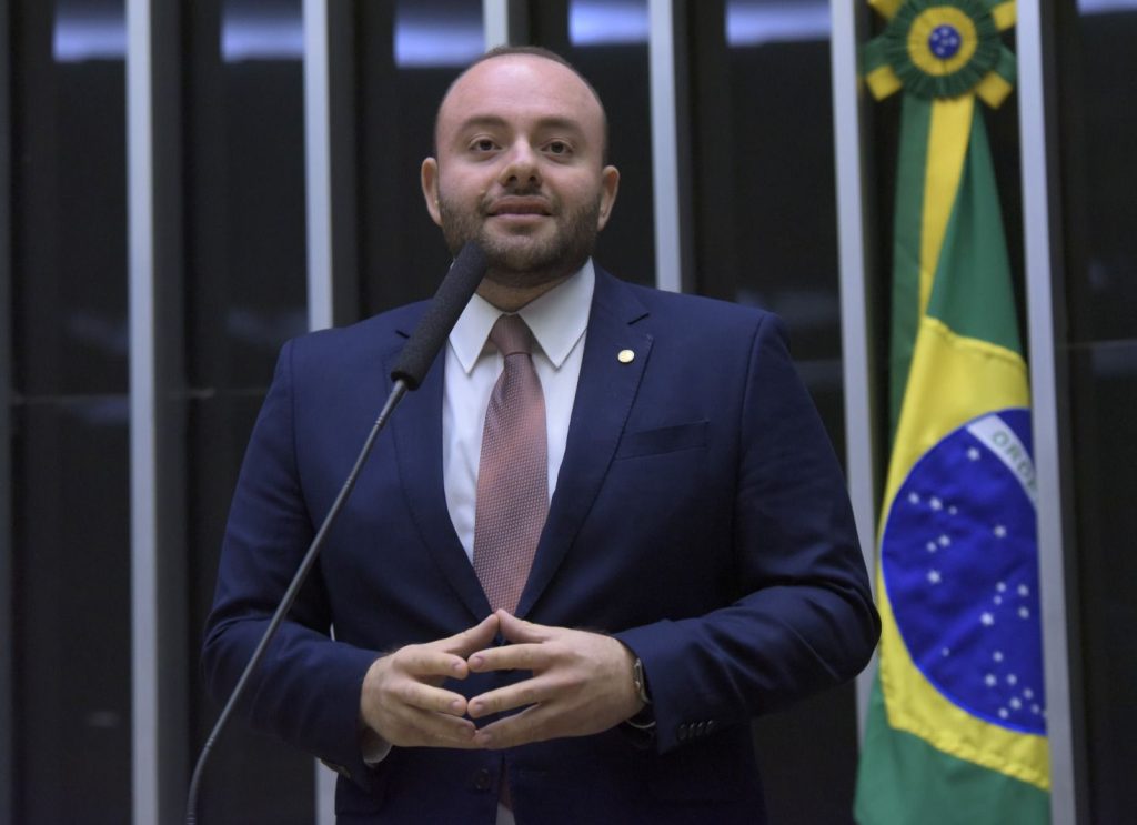 Fausto Jr propõe audiência pública para discutir impactos da venda de reserva mineral no Amazonas para estatal chinesa