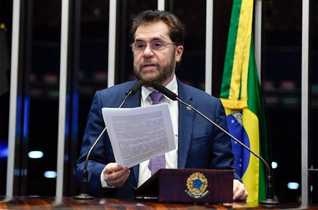 “Explorar potássio não pode. Gás também não, mas urânio pode”, cutuca Plínio sobre exploração de urânio no AM