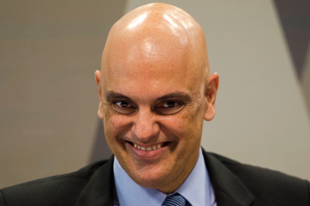 Maioria do STF nega recurso para tirar Moraes do inquérito do golpe