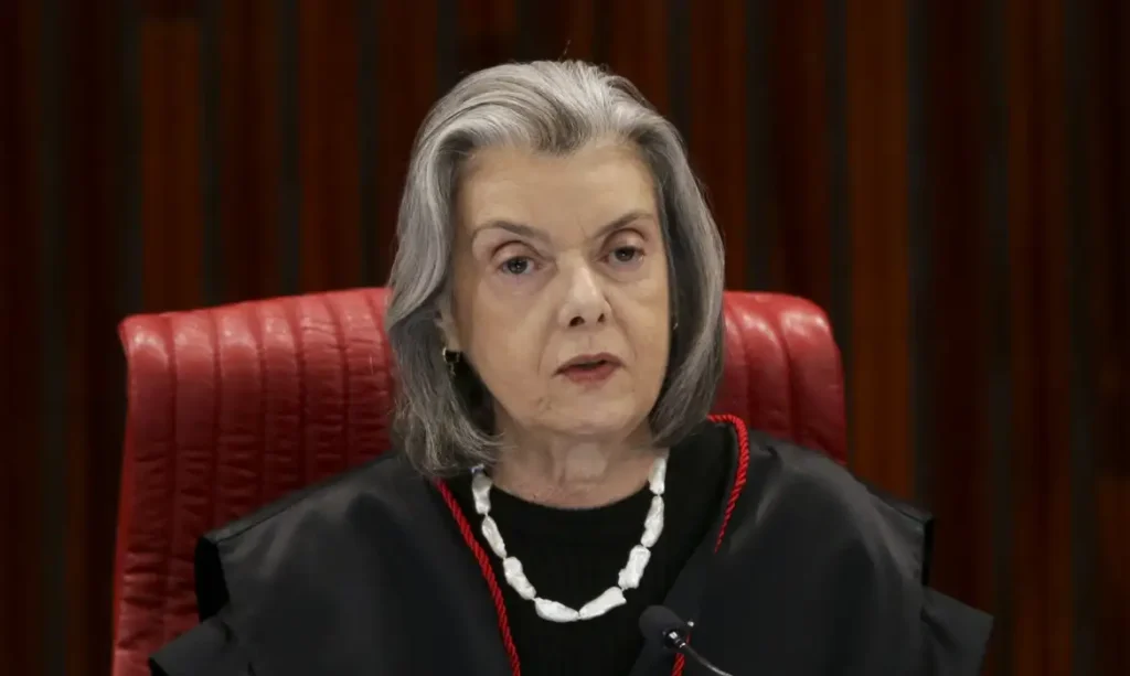 Cármen Lúcia, ministra do STF, participa do amigo-secreto do Fantástico