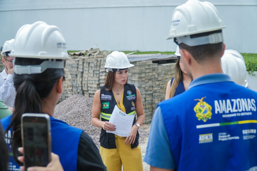 Débora Menezes fiscaliza obras do centro integrado para atender vítimas de violência em Manaus