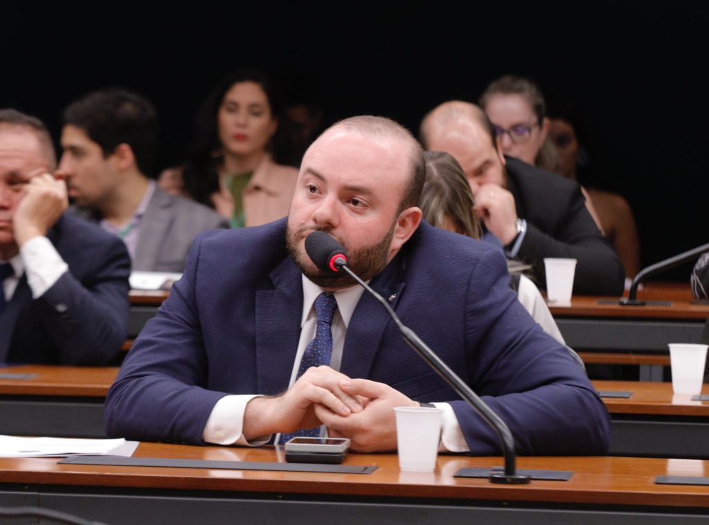 Fausto Jr. defende ajustes fiscais, mas é contra debate apressado
