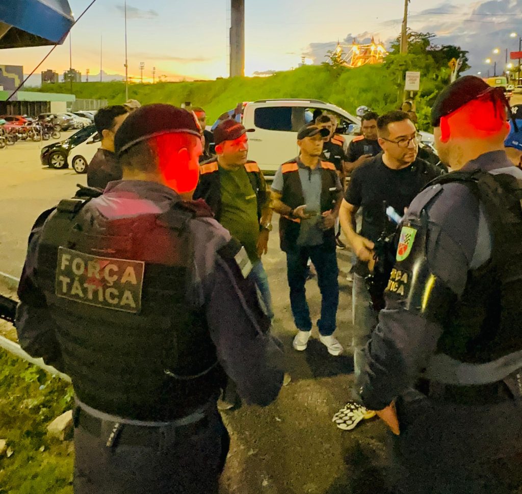 Rodrigo Guedes flagra cobrança ilegal de flanelinhas perto da Arena da Amazônia