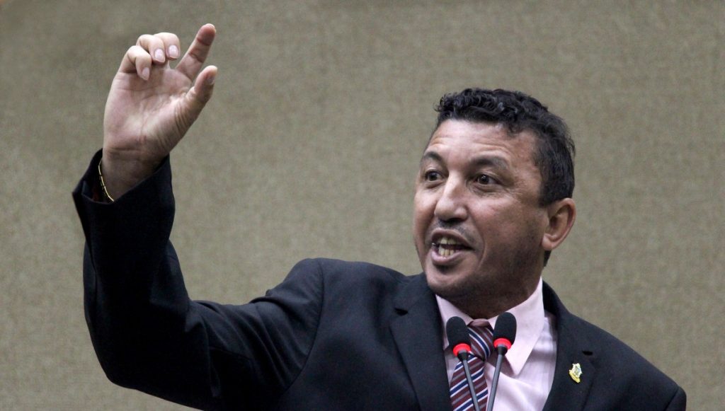 Sassá da Construção Civil é nomeado secretário extraordinário por David Almeida