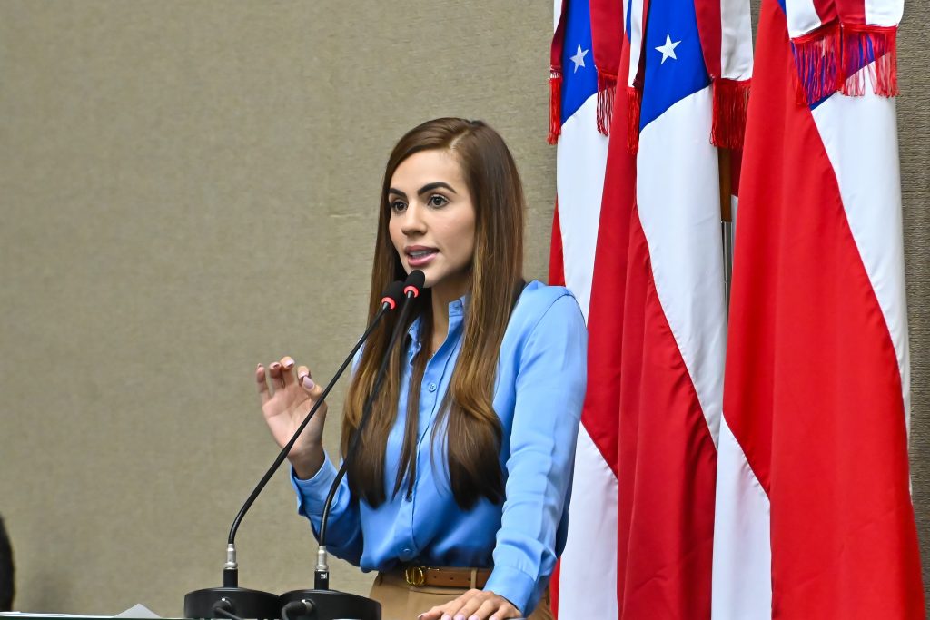 Débora Menezes pede retorno dos monitores das escolas cívico-militares do Amazonas