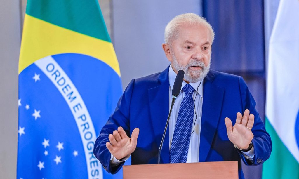 Aprovação de Lula despenca para 24%, a menor de todos os mandatos