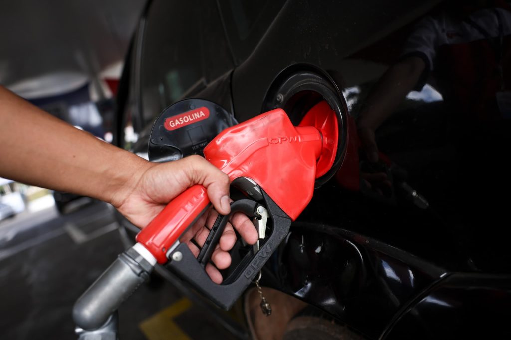 Petrobras reduz em 5,6% preço da gasolina para distribuidoras