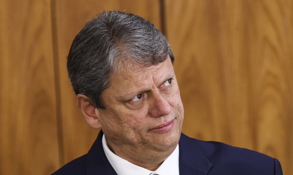 Moraes arquiva pedido para incluir Tarcísio em inquérito do golpe