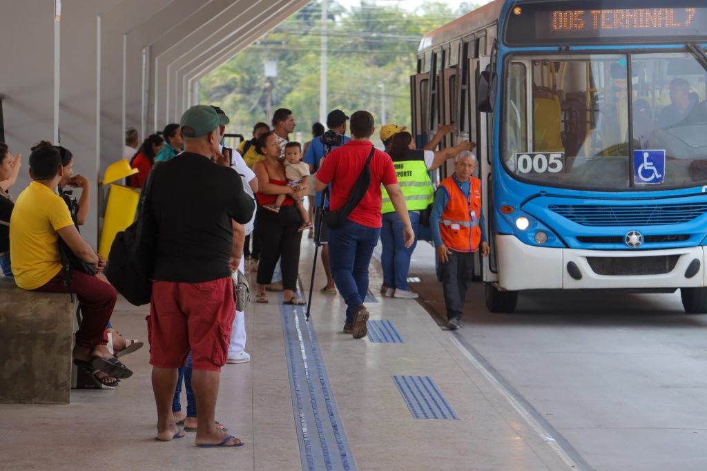 Ônibus serão gratuitos em Manaus neste domingo de eleição