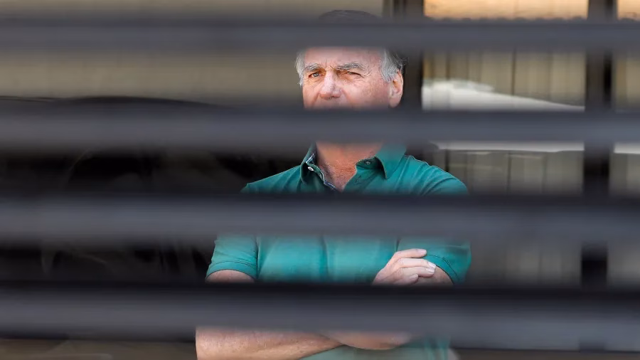 Bolsonaro é o 4º ex-presidente do Brasil preso desde o fim da ditadura