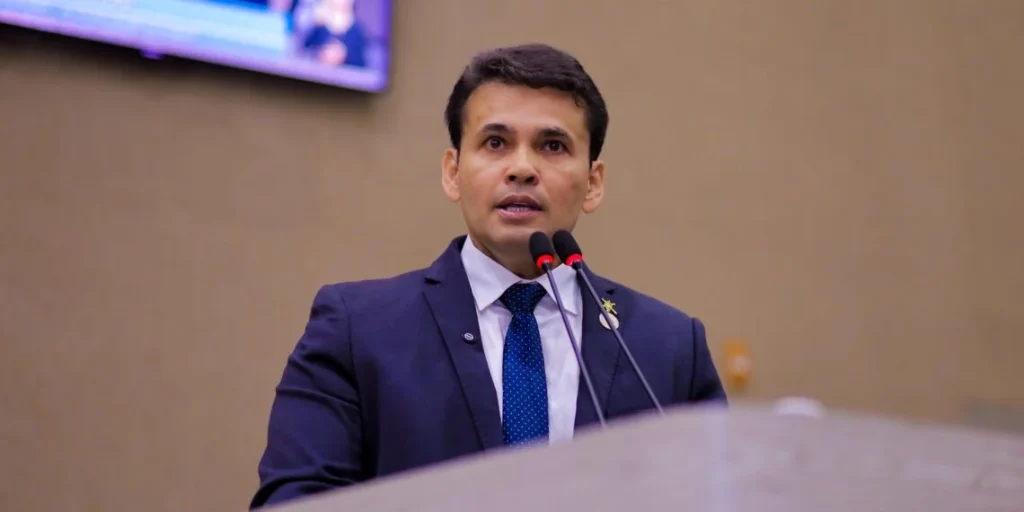 Coronel Rosses admite falta de união da direita no Amazonas: “Tem candidato que paga site para propagar fake news”