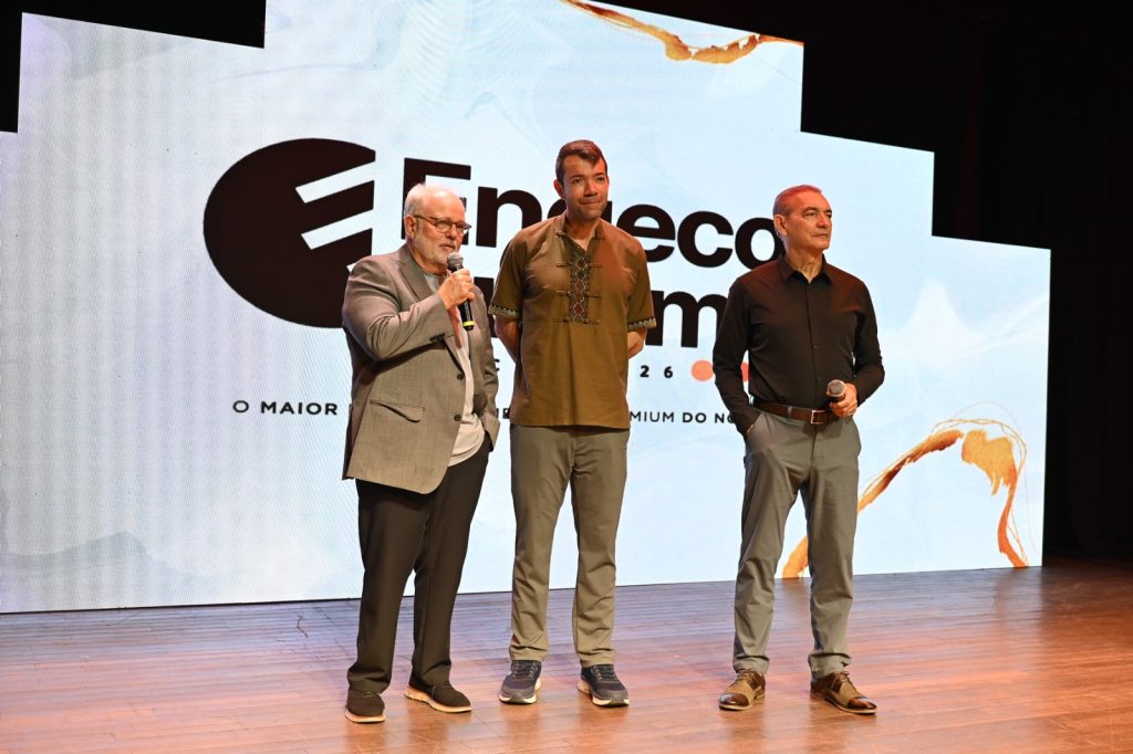 Campeões de vendas no mercado imobiliário são premiados durante a 3ª edição do Engeco Summit, em Manaus