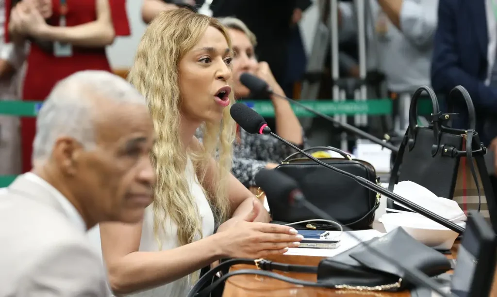 MPF pede condenação de Ratinho e SBT por falas contra Erika Hilton