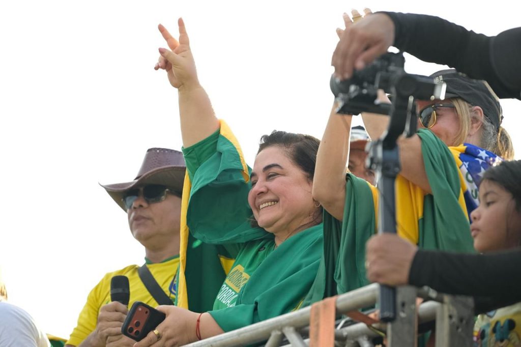 Maria do Carmo chama amazonenses a fazerem parte da mudança em ato ‘Acorda, Brasil’
