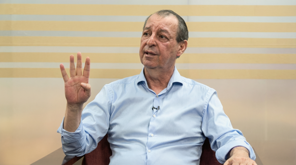 Omar Aziz terá mais de oito vezes o tempo de televisão de David Almeida