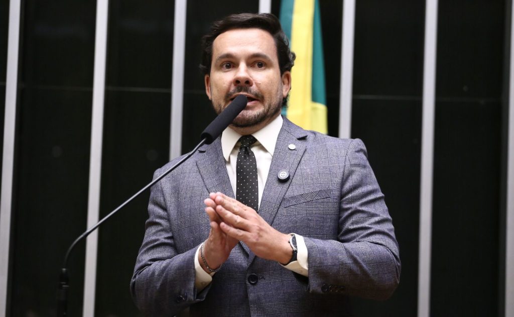 Capitão Alberto Neto cobra Lula para atuação contra o  avanço internacional do PCC e CV