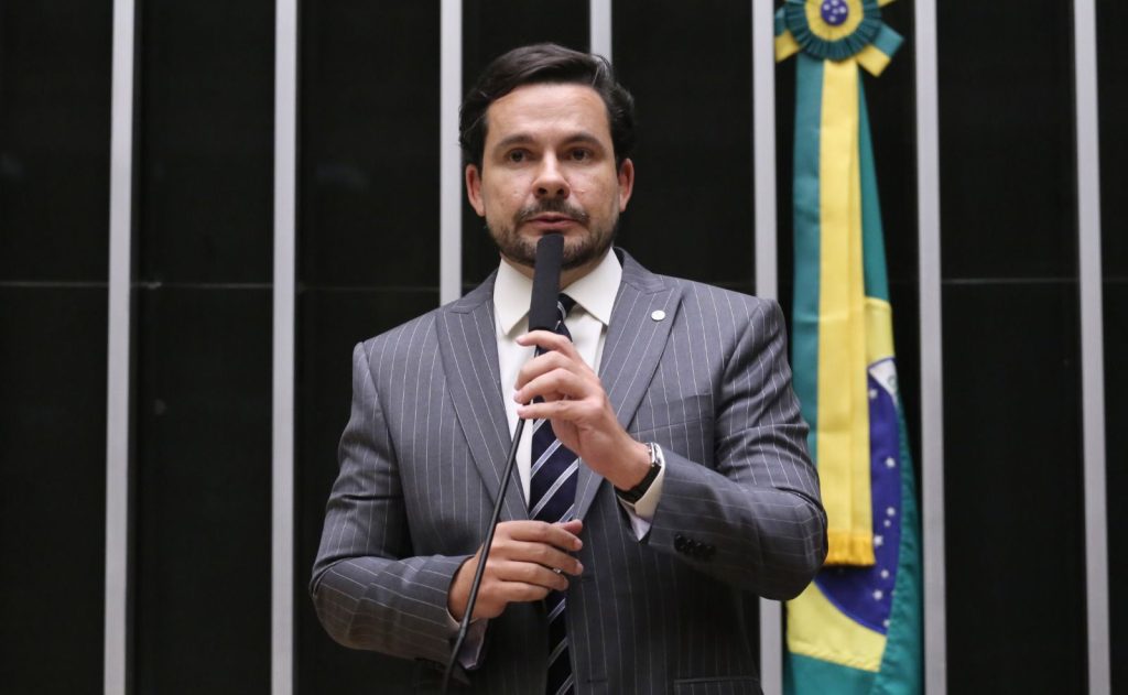 “Abandono da Transamazônica trava o Amazonas e encarece a vida do povo”, denuncia Alberto Neto