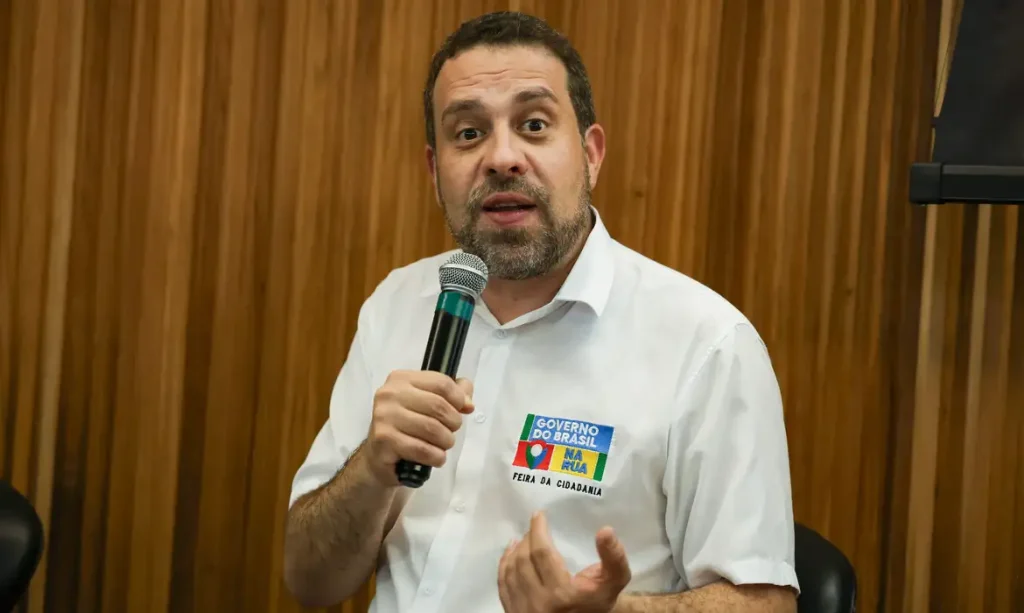 Boulos diz que fim da escala 6 por 1 é “para agora”