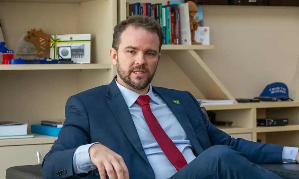 Durigan diz que aumento da dívida decorre dos juros, não dos gastos
