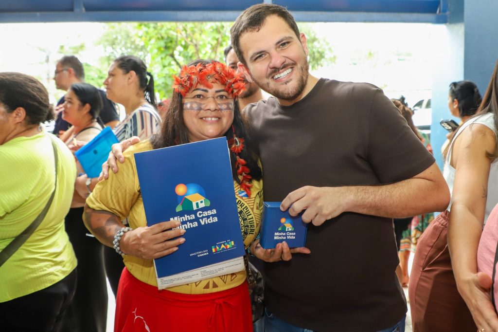 Renato Junior conclui entrega das chaves às 576 famílias contempladas com as moradias dos residenciais Morar Melhor 13 e 14