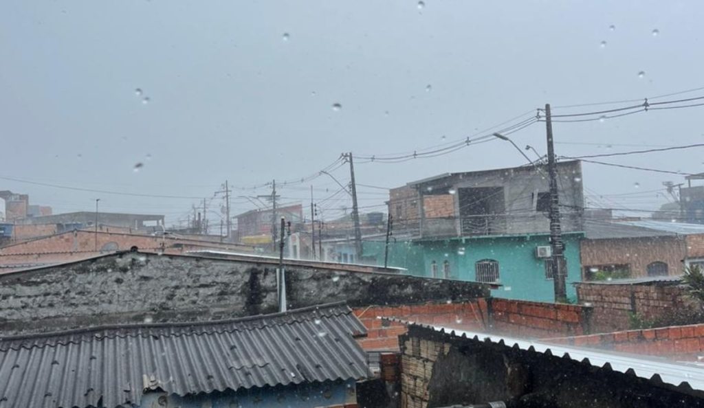 Central 199 registra três ocorrências por conta da chuva na madrugada