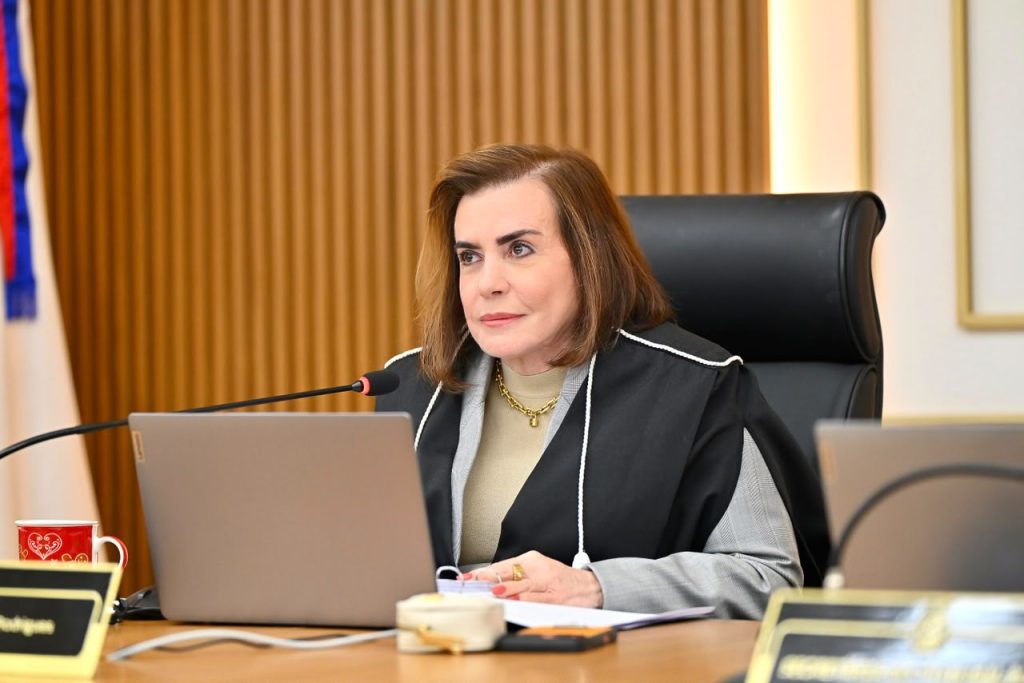 Yara Lins é reconduzida à presidência do TCE-AM após mudança de regra