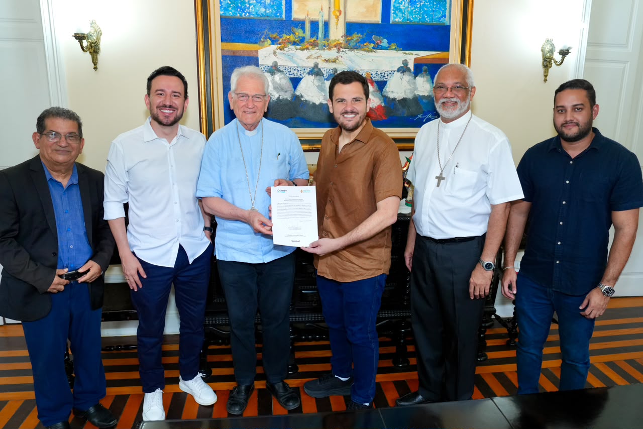 Renato Junior encerra impasse histórico e entrega títulos definitivos à Igreja Católica