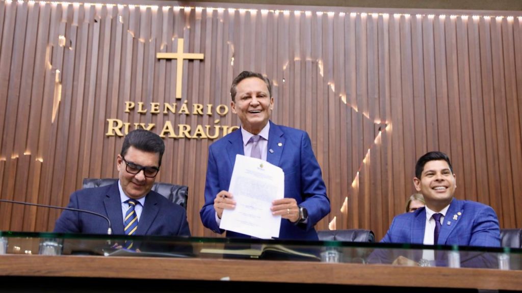 CONFIRMADO: Adjuto Afonso é eleito presidente da ALEAM até janeiro de 2027