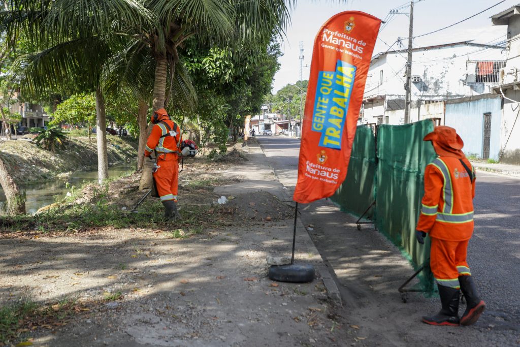 Prefeitura de Manaus intensifica ações de conservação e manutenção nas margens do igarapé do Passarinho