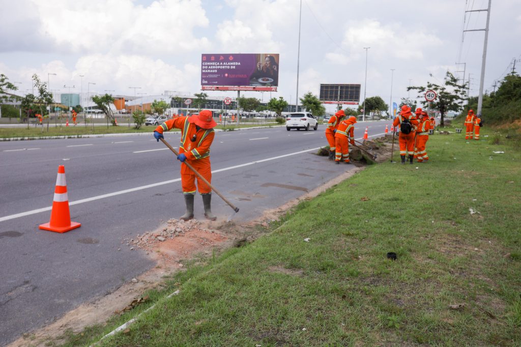 Com 13 frentes de trabalho e 1.250 trabalhadores, Prefeitura de Manaus amplia serviços de limpeza durante o verão amazônico