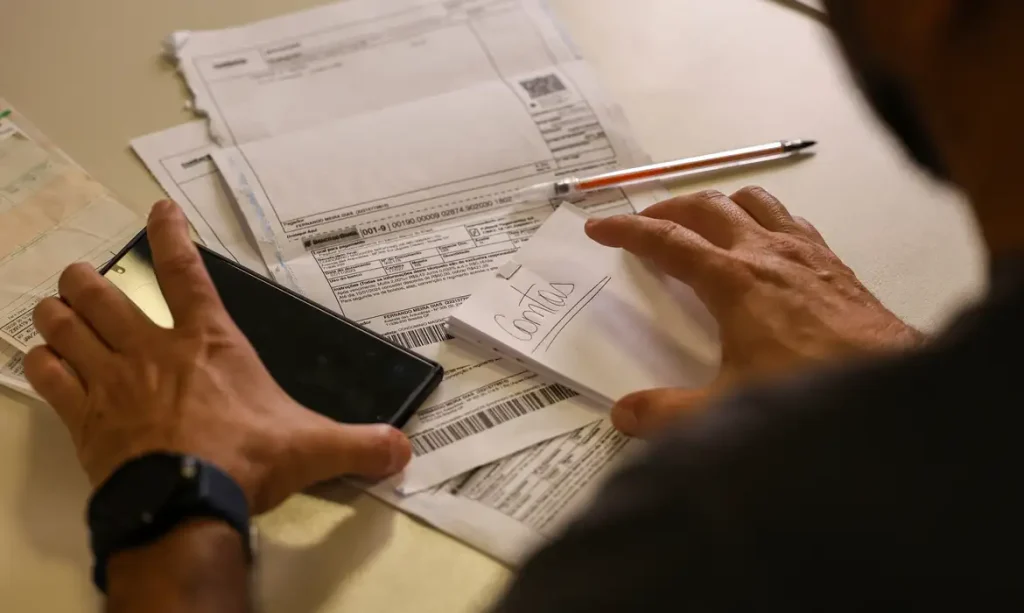 Salário mínimo deverá subir para R$ 1.741 em 2027