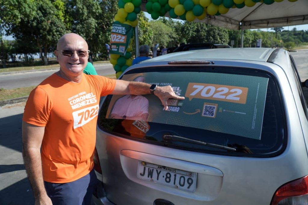 Adesivaço reúne apoiadores e marca início da campanha de Coronel Menezes a deputado federal