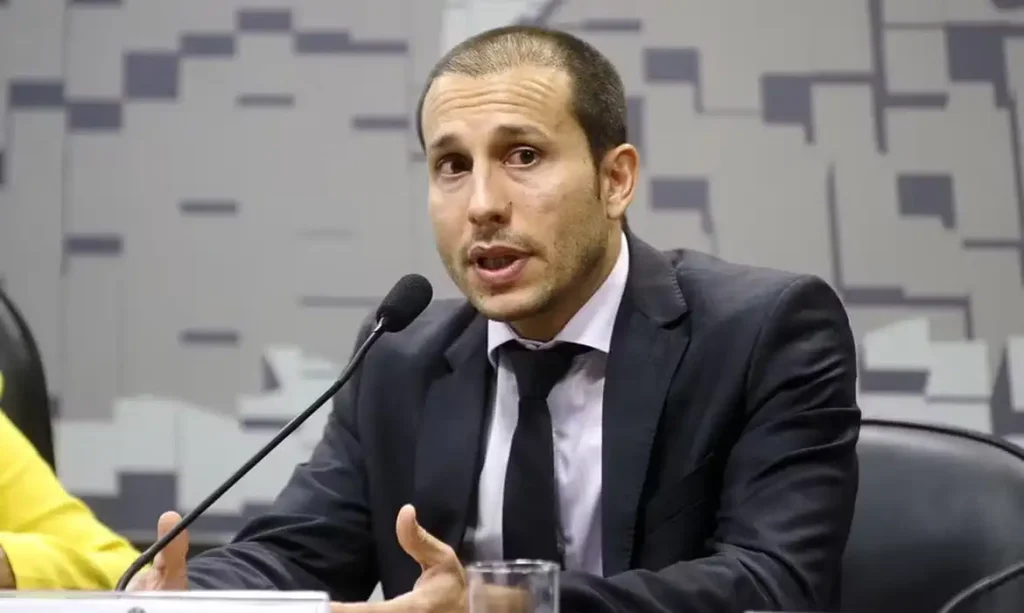 “Verdade prevalecerá”, diz número 2 da PF após afastamento de Andrei 