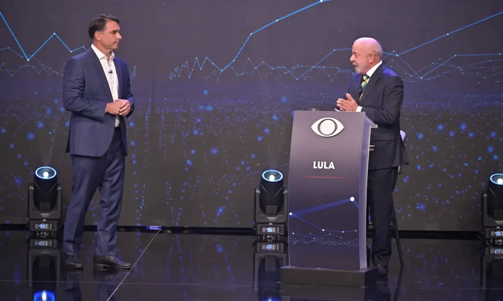 Quaest: Flávio Bolsonaro tem 45% e Lula, 44%, no 2º turno