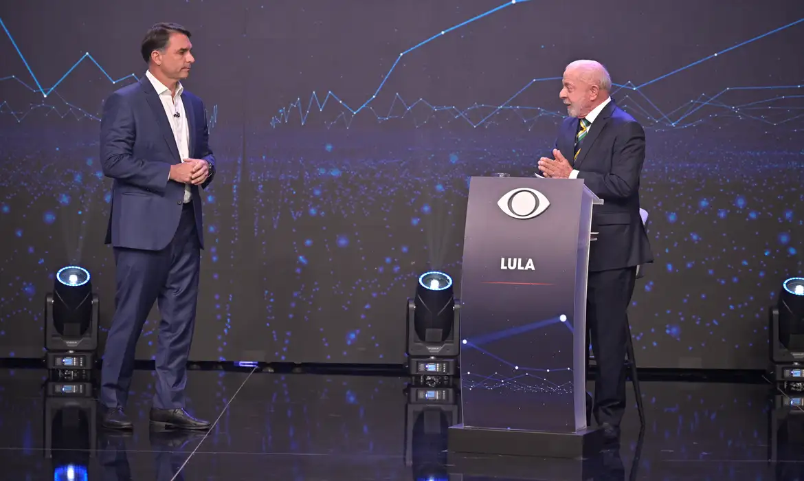 Lula e Flávio fazem primeiro debate das eleições na TV Band