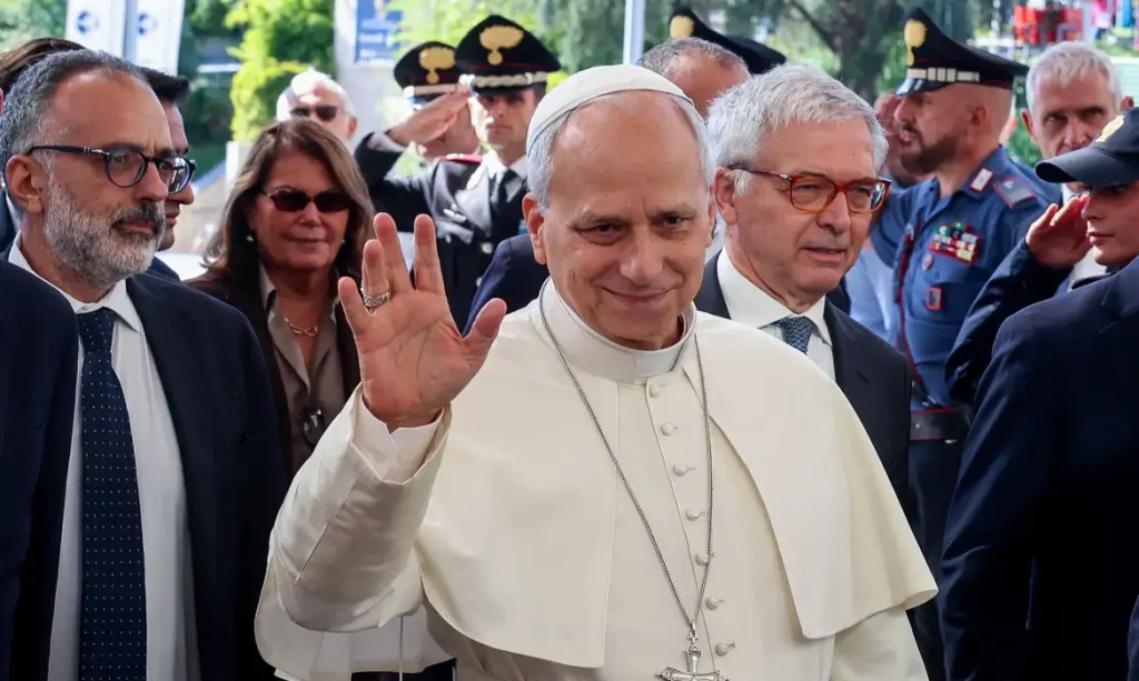 Papa Leão XIV é diagnosticado com câncer e retira parte de pulmão