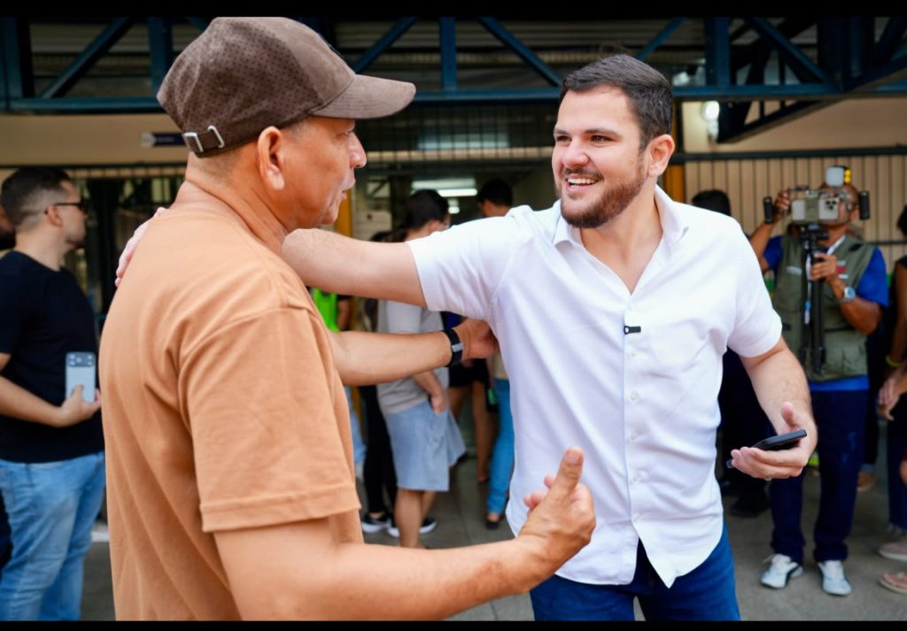 Prefeito Renato Junior vota garante gratuidade do transporte público e convida a população a ir às urnas no segundo turno das Eleições 2026
