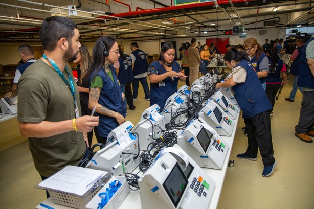 TRE-AM prepara urnas eletrônicas da capital para o segundo turno